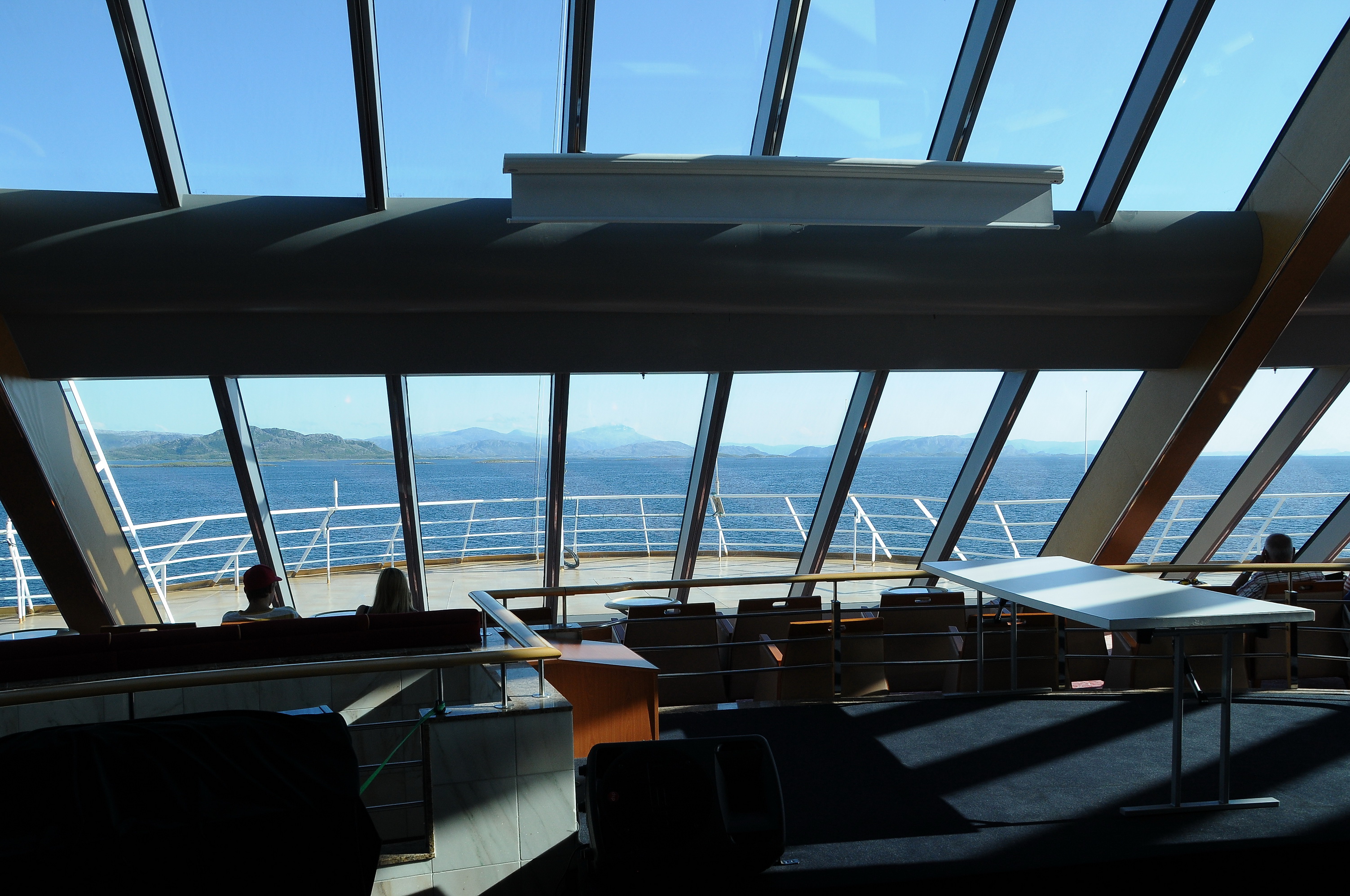 MS Midnatsol Panoramasalon